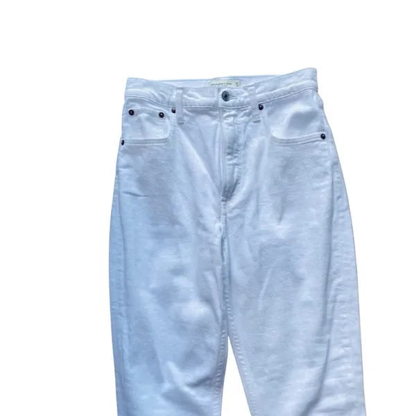 Abercrombie & Fitch High-Rise Straight Leg Jeans in White - Image 9