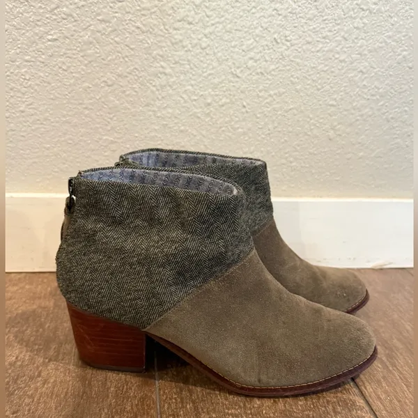 Toms Leila Olive Green Ankle‎ Booties Size 8 - Image 2