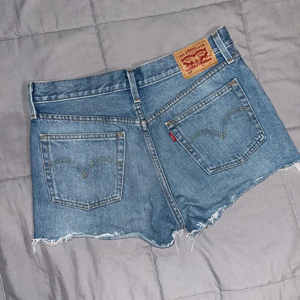 Levi's High-Waisted Denim Shorts - Image 4