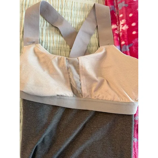 Alo Yoga Tank Top - Image 4