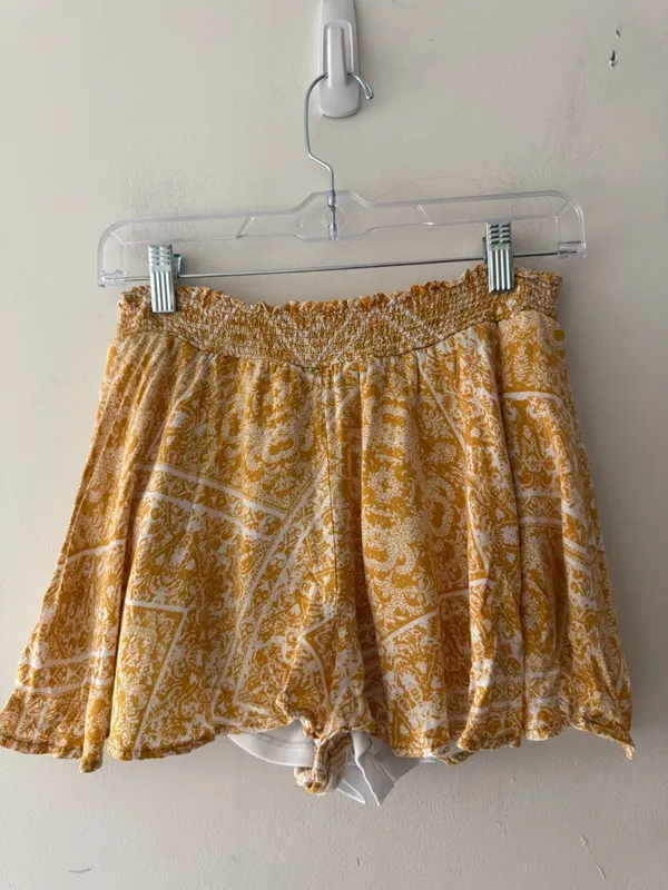 Altar’d State‎ Gold and White Flowy Stretchy Pull On Boho Shorts - Image 2