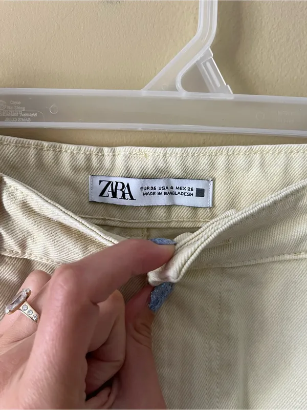 Zara Pale Yellow Raw-Hem Denim Shorts - Image 3