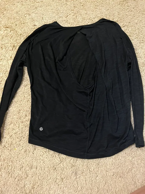 Lululemon Open Back Long Sleeve Top Size Medium - Image 3