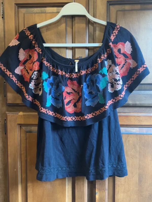 Free People “ To the Left” Black off-the-shoulder peasant top Size Small - Image 3