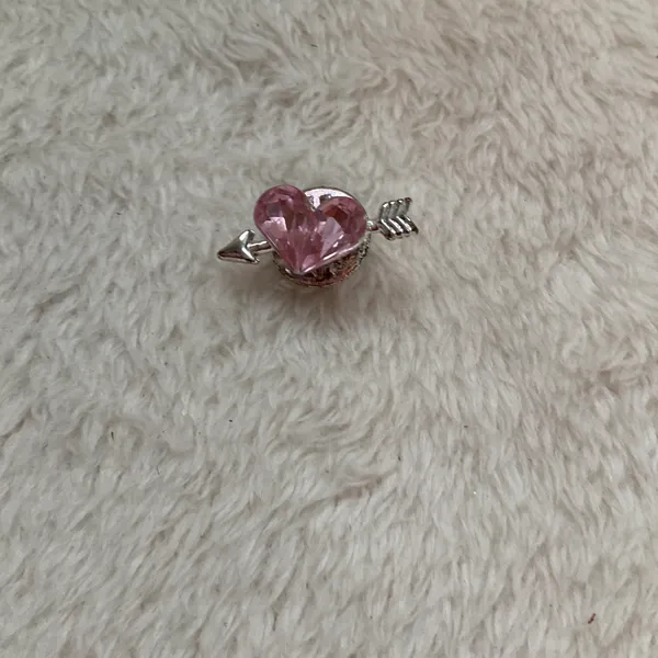 Tiny heart pin Pink - Image 3