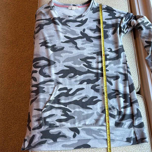 Retrology Long Sleeve Gray Toned Camouflage Top size S with front pouch pocket - Image 11