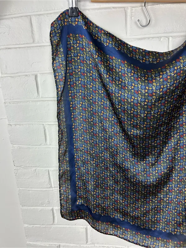Vintage Floral Print Square Scarf - Image 4
