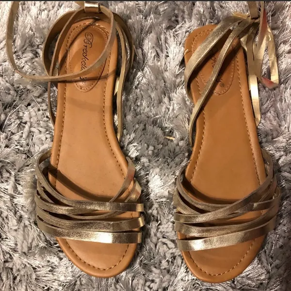 Sandals Gold Size 8 - Image 4