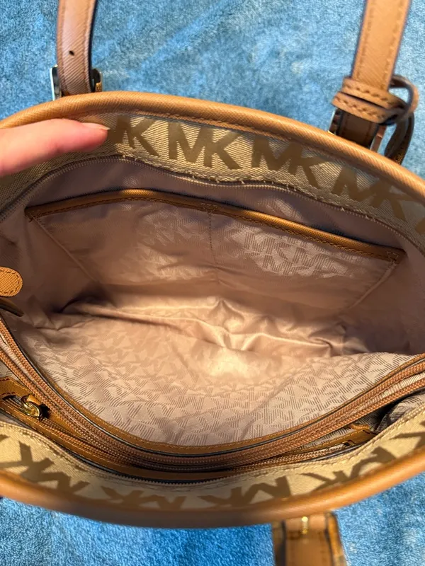 MICHAEL Michael Kors Tan Signature Jet Set Item Pocket Tote Bag Logo‎ Pattern - Image 8