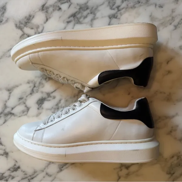 NWOT Steve Madden Gaines White/Black Faux Leather Platform Sneakers Women’s 11M - Image 4
