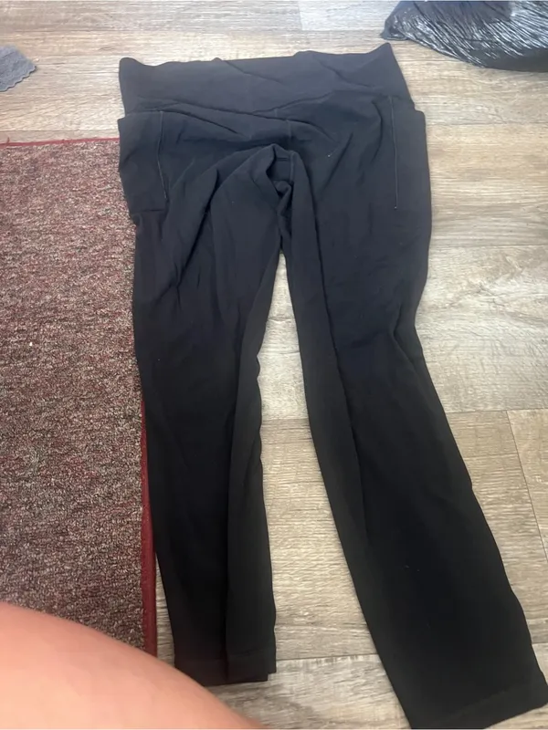 Athleta large leggings 7/8 length - Image 4