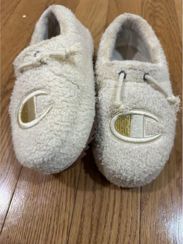 Size US 7 Women’s Champion slippers Cream Color - Image 2