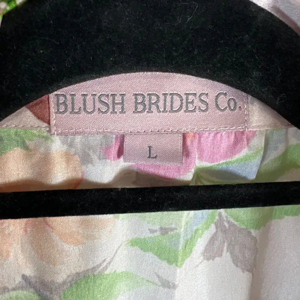 Blush Brides Co.‎ Women's Size L Floral Satin Pajama Top Short Sleeve Button Up - Image 4