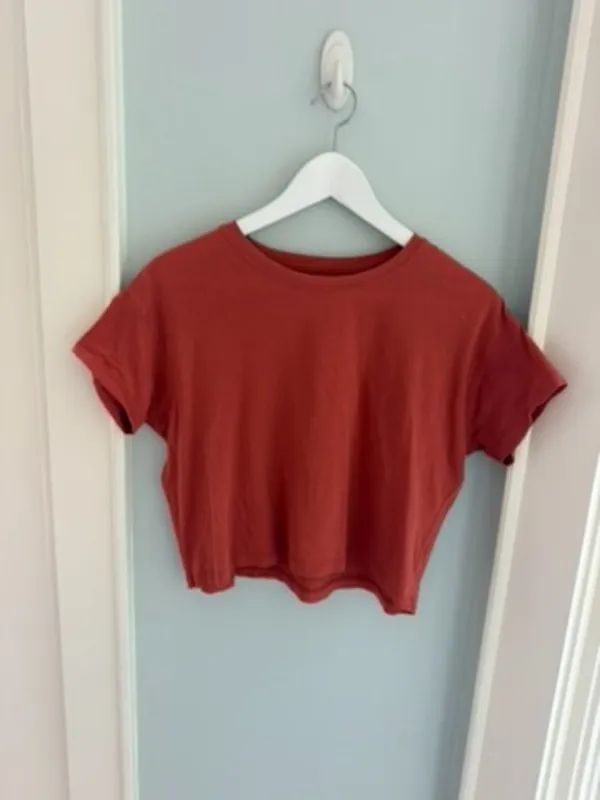 Lululemon Cates T-Shirt - Image 3