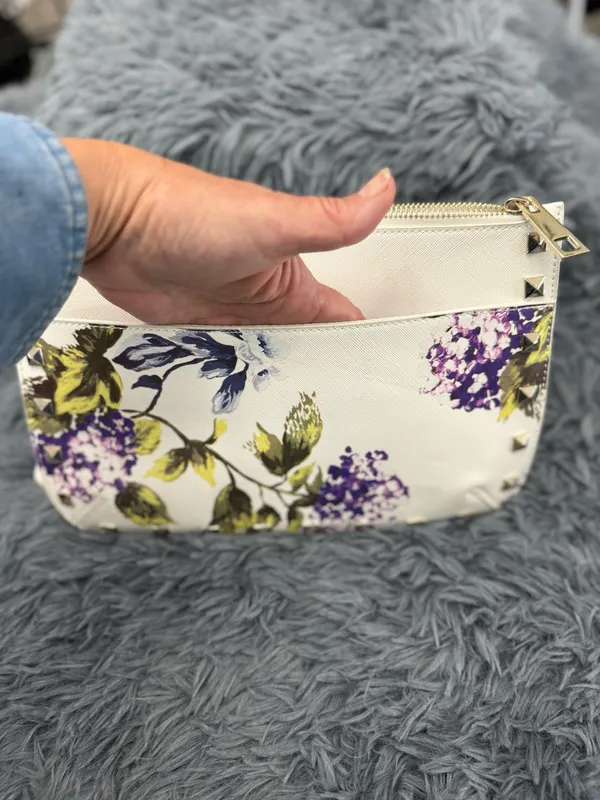 White House Black Market Floral Studded White Wristlet Clutch - Image 5