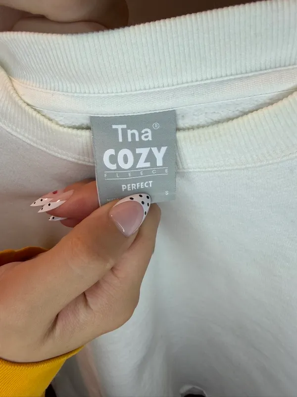 TNA Aritzia Cropped Crew - Image 4