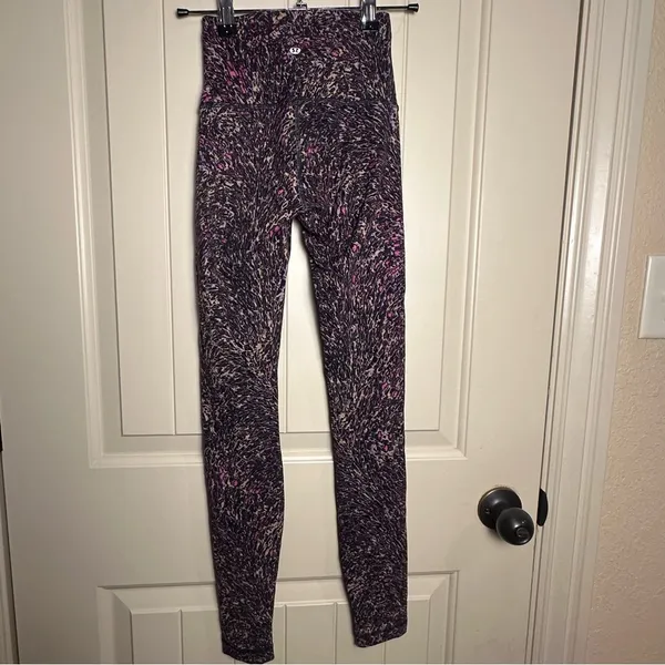 Lululemon Invigorate High-Rise Tight Legging 25” Topography size 0 EUC $128 - Image 4