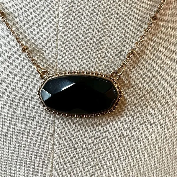 Black and gold tone pendant necklace - Image 2