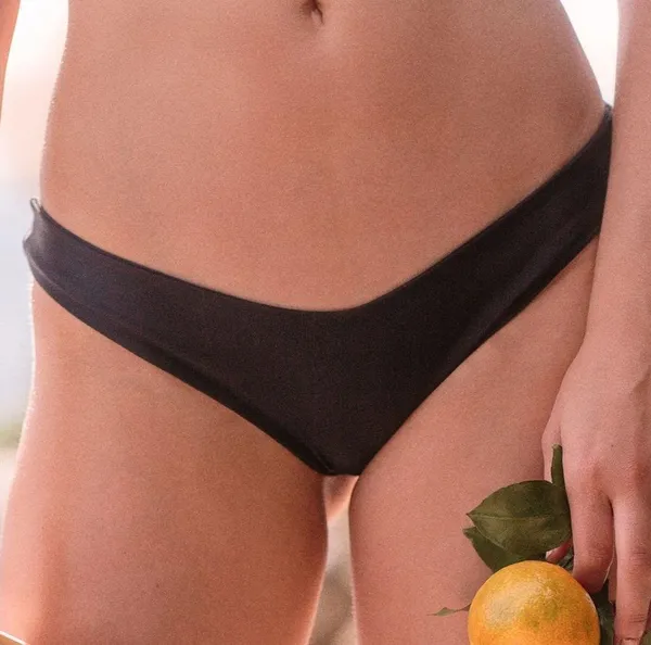 Pennyland Jive: Black bikini bottom - Image 4