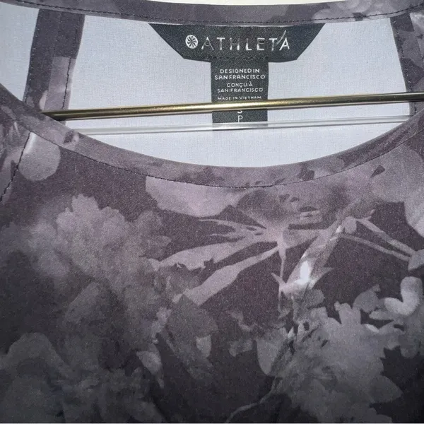 Athleta Zephyr Refined Tank Top in a black floral pattern small‎ - Image 4