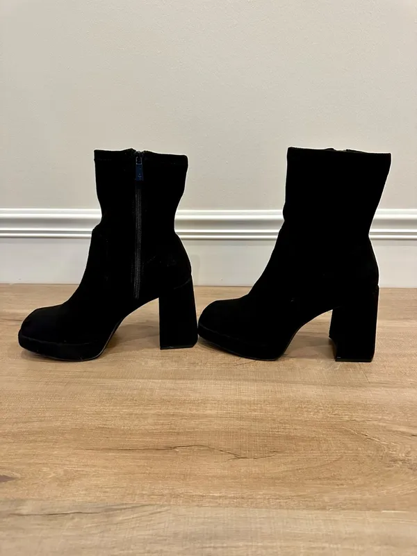 Kenneth Cole Reaction Black Suede Ankle Heeled Boots - Image 3