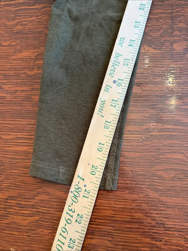 Beyond Yoga Olive Green cropped leggings size medium - Image 8