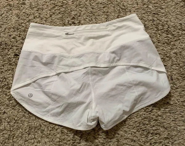 white speed up high rise 2.5” shorts size 6 - Image 2