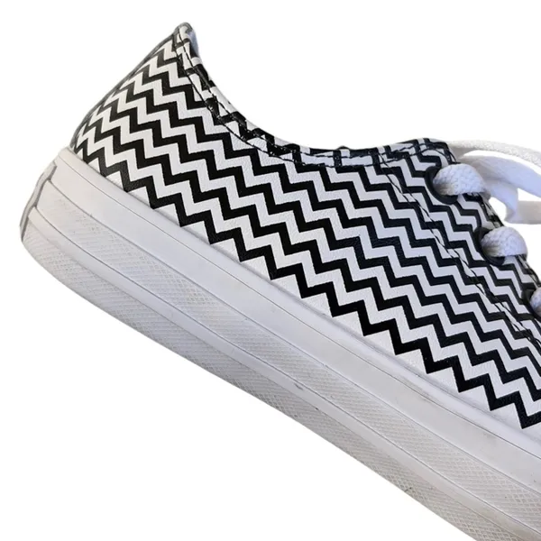 EUC Converse Leather Chuck 70 Mission-V-O Sneakers Black White Chevron Size 7 - Image 3