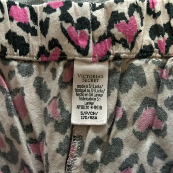 Victoria's Secret Pink and Black Leopard Heart Print Pajama Set - Image 7