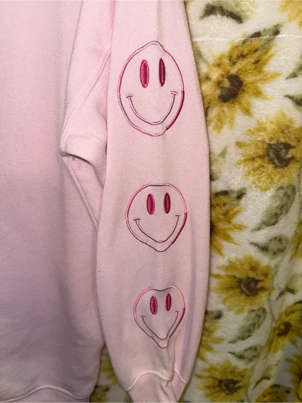 no comment size large pink smiley face sweatshirt - Image 4
