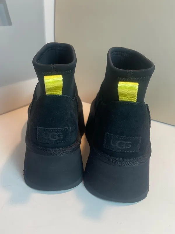 UGG Women’s Classic Mini Dipper Shearling Fur Platform boots Black Sz 6 - Image 3