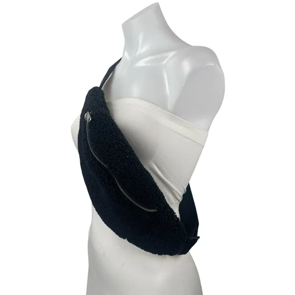 GAP Women's Black Faux Sherpa Fur Fanny Pack Adjustable Sling Borg Bum Belt Bag - Image 2