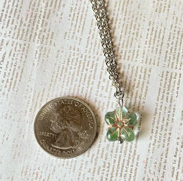 Handmade retro vintage chic whimsical style quality Czech glass flower bead simple necklace🩵 - Image 5