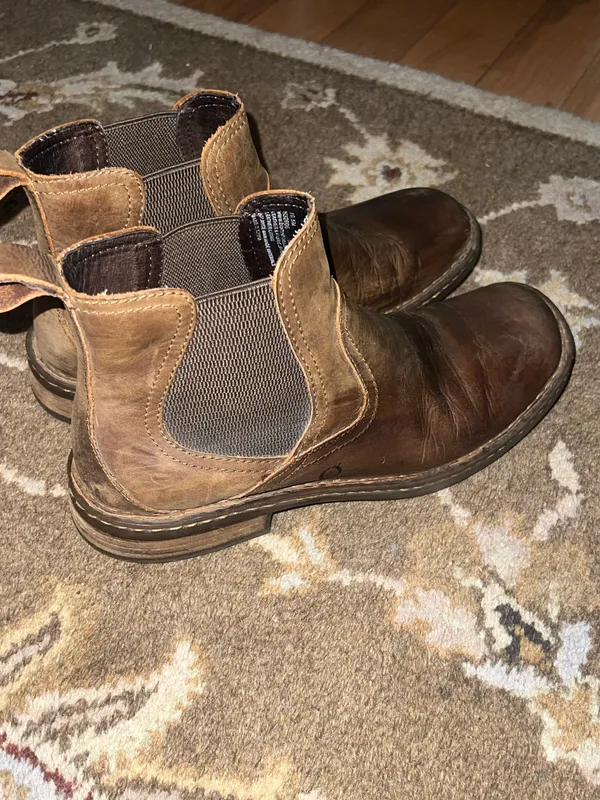 Men’s Born Chelsea boots - Image 2