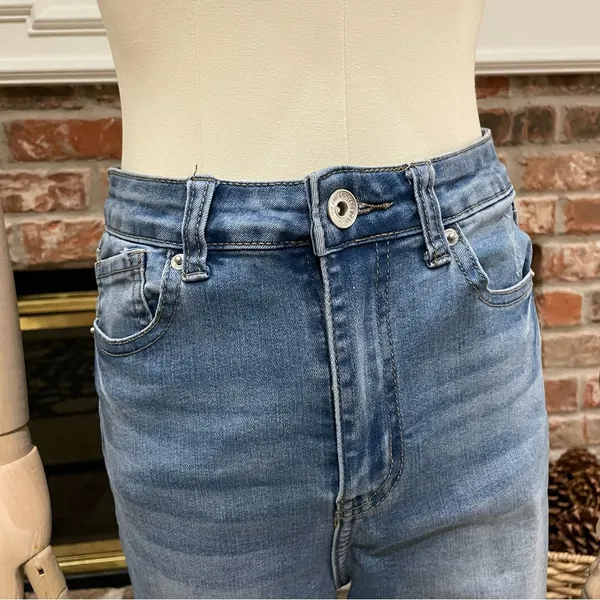 NWOT juniors skinny distressed high rise light wash jeans - Image 5