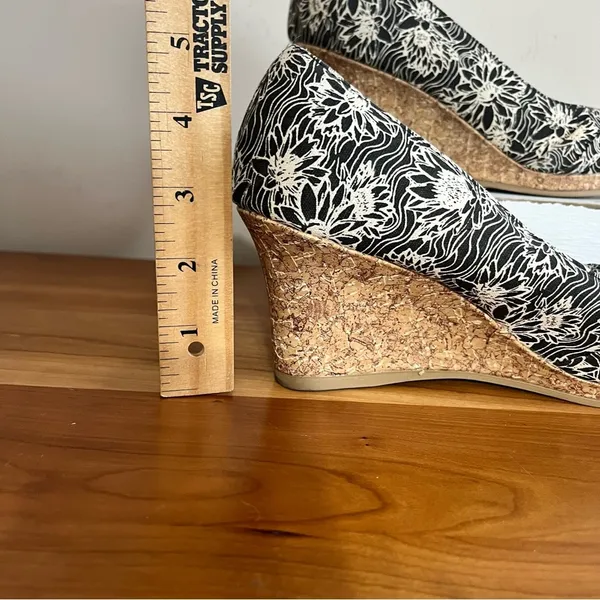 Dexflex Comfort Womens Black White Floral Cork Wedge Peep Toe Sandals Size 7W‎ - Image 3