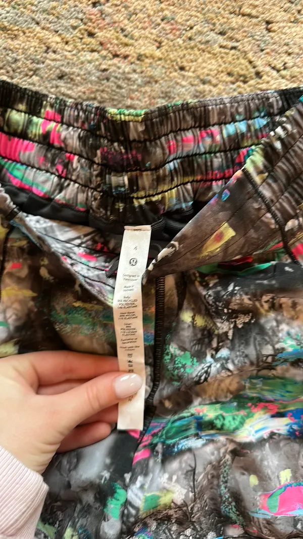 Lululemon Hotty Hot 4" high rise - Image 2
