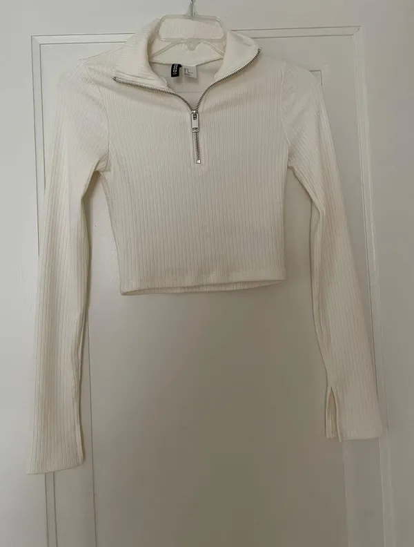 H&M Cropped Zip Up Top - Image 4