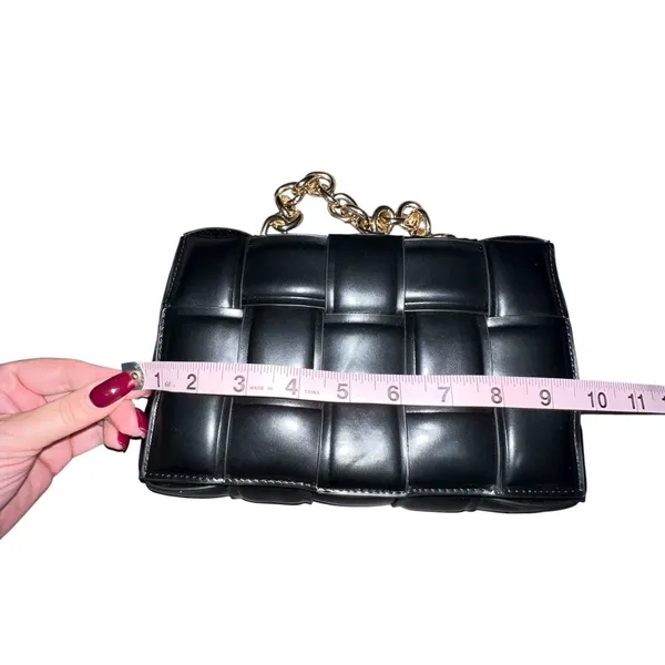 Like Dreams Black‎ Weaved Purse With Crossbody Strap And Gold Chain Handle - Image 7