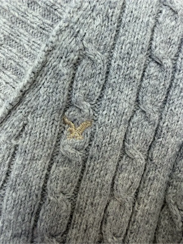 American Eagle Outfitters Y2K Grey Cable Knit V-Neck Sweater Womens Medium - Image 4