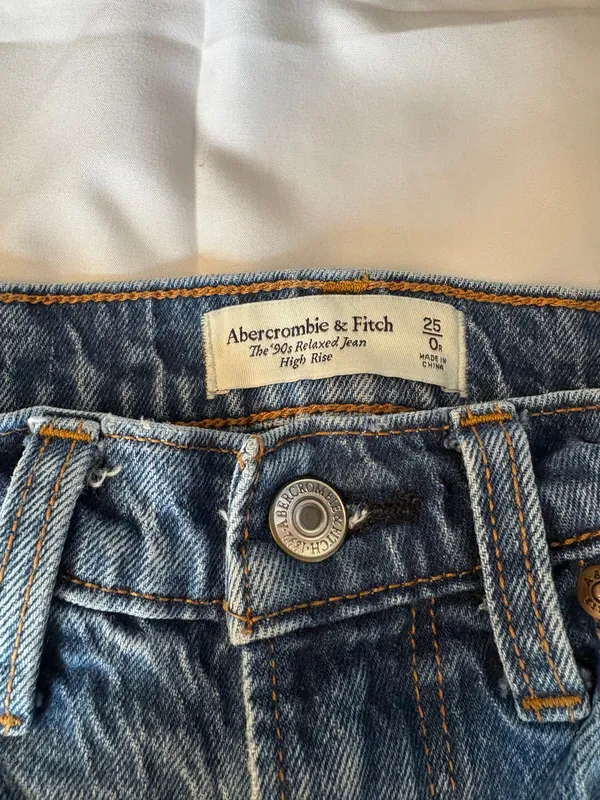 Abercrombie 90s High-Rise Jeans - Image 3