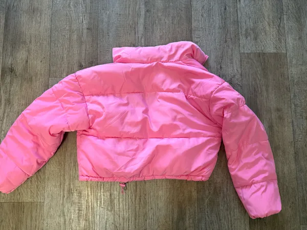 Women's cropped bubblegum pink puffer jacket - Image 5