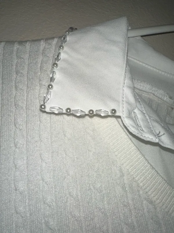 White collar sweater Size L - Image 2