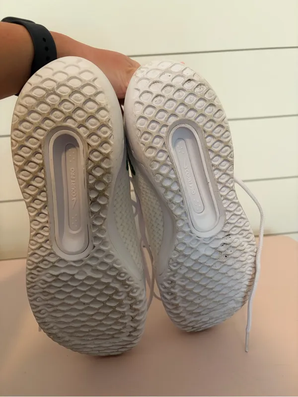 Nike White and Green Tennis Shoes - Image 3