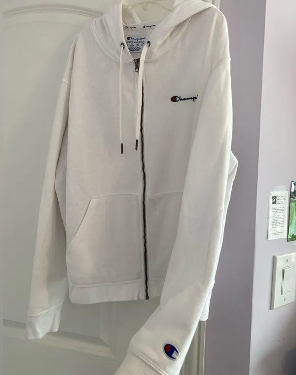 White Champion zip-up hoodie🤍 - Image 4