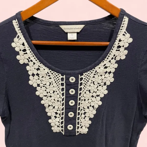 Cute vintage 80’s-90’s cottagecore white lace buttons appliqué navy top - Image 3