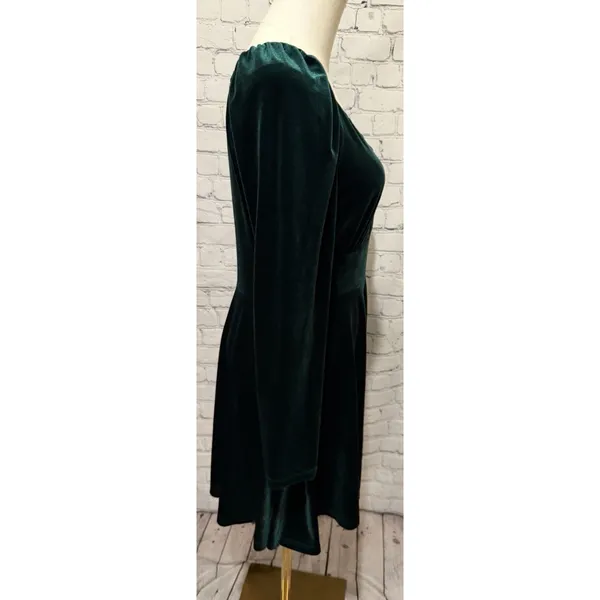 NWT Cupshe dark green velvet long-sleeve wrap-style flare dress V-neckline M - Image 3