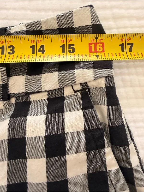 Ann Taylor Black & White Gingham Scallop Hem Women’s Shorts - Image 4