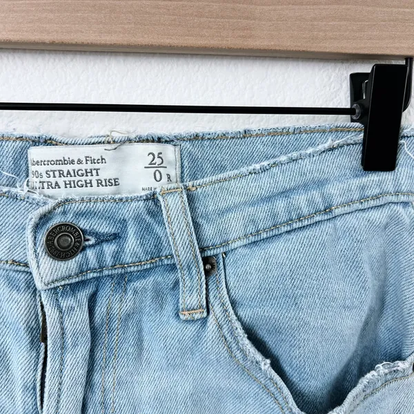 Abercrombie 90s Straight Ultra High-Rise Shorts - Image 3