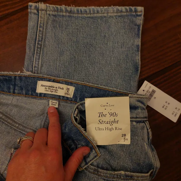 Abercrombie & Fitch The 90's Straigh - Ultra High Rise, Size 28 6r. - Image 4
